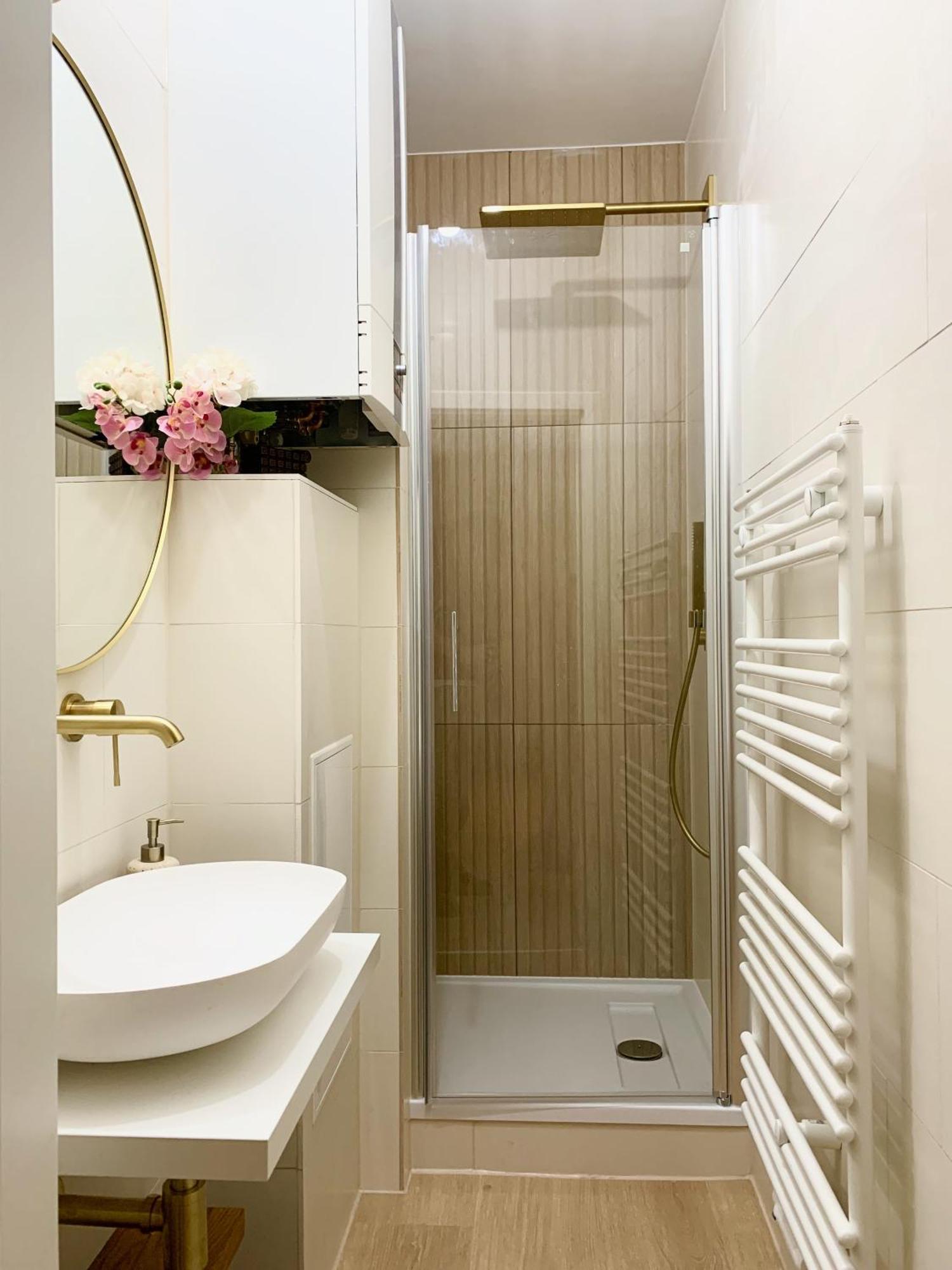 Cosy, Spacious, And Appartement *